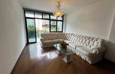 Imagem: O apartamento possui 4 Dormitórios, 3 Banheiros, 3 Vagas na