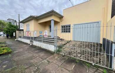 Imagem: O depósito para alugar possui 3 Vagas na garagem, 314m² de