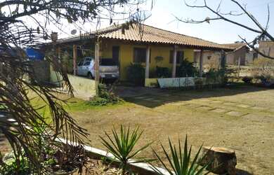 Imagem: A casa possui 2 Dormitórios, 2 Banheiros, 5 Vagas na garagem