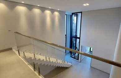 Imagem: A casa em condomínio possui 4 Dormitórios, 5 Banheiros, 4