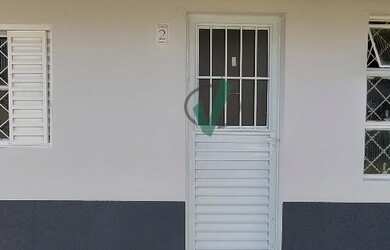 Imagem: A casa possui 1 Dormitório, 1 Banheiro, 1 Vaga na garagem