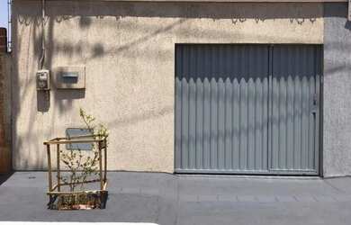 Imagem: A casa possui 3 Dormitórios, 2 Banheiros, 2 Vagas na garagem