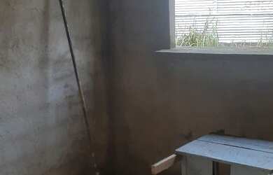 Imagem 2: Casa toda murada. 10m² de Área, 1 Vaga na garageme1 Dormitório