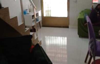 Imagem: A casa à venda possui 3 Dormitórios, 1 Banheiro, 2 Vagas na