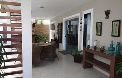 Imagem: A casa em condomínio possui 4 Dormitórios, 4 Banheiros, 320m²