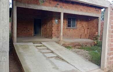 Imagem: A casa possui 2 Dormitórios, 2 Banheiros, 1 Vaga na garagem