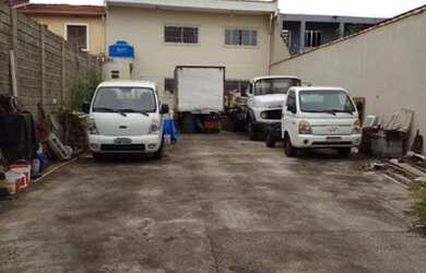 Imagem: O depósito possui 2 Vagas na garagem, 500m² de Área e está