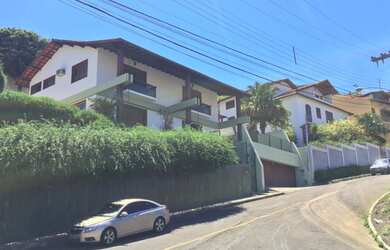 Imagem: A casa possui 5 Dormitórios, 5 Banheiros e está localizado