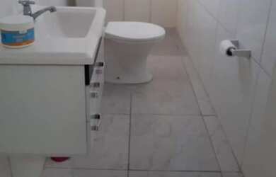 Imagem: A casa possui 2 Dormitórios, 2 Banheiros, 1 Vaga na garagem