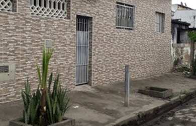 Imagem: A casa possui 1 Dormitório, 1 Banheiro, 1 Vaga na garagem e