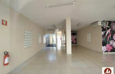 Imagem: O depósito possui 3 Vagas na garagem, 90m² de Área e está