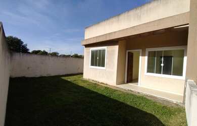 Imagem: A casa possui 2 Dormitórios, 2 Banheiros, 2 Vagas na garagem