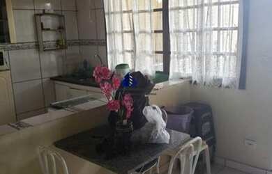 Imagem: A casa à venda possui 2 Dormitórios, 2 Banheiros, 2 Vagas