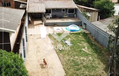 Imagem: A casa possui 3 Dormitórios, 2 Banheiros, 1 Vaga na garagem