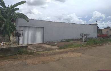 Imagem: A casa possui 2 Dormitórios, 2 Banheiros, 4 Vagas na garagem