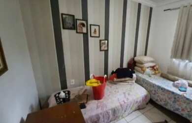 Imagem: A casa possui 3 Dormitórios, 2 Banheiros, 2 Vagas na garagem