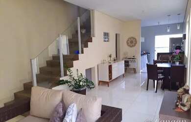 Imagem: A casa possui 4 Dormitórios, 3 Banheiros, 3 Vagas na garagem