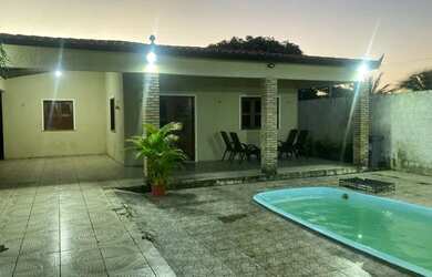 Imagem: A casa possui 4 Dormitórios, 3 Banheiros, 3 Vagas na garagem