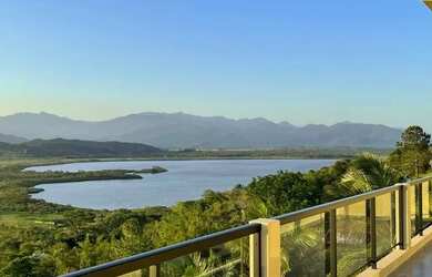 Imagem: A casa possui 3 Dormitórios, 3 Banheiros, 2 Vagas na garagem