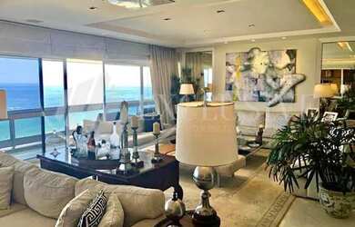 Imagem: O apartamento possui 4 Dormitórios, 5 Banheiros, 2 Vagas na