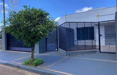 Imagem: A casa possui 3 Dormitórios, 3 Banheiros, 2 Vagas na garagem