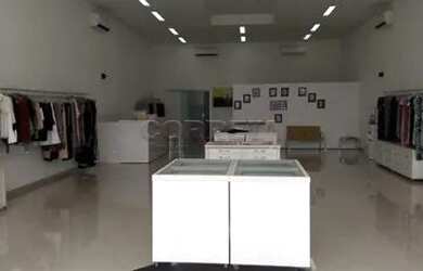 Imagem: O depósito possui 3 Vagas na garagem, 555m² de Área e está