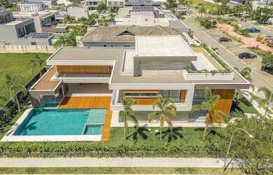 Imagem: A casa em condomínio possui 5 Dormitórios, 5 Banheiros, 4