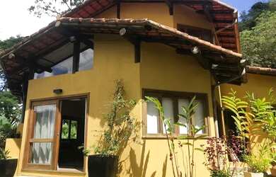 Imagem: A casa em condomínio à venda possui 3 Dormitórios, 5 Banheiros