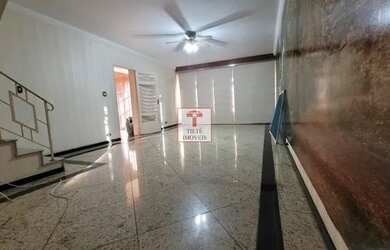 Imagem: A casa possui 3 Dormitórios, 4 Banheiros, 5 Vagas na garagem