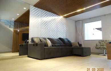 Imagem: A casa possui 3 Dormitórios, 2 Banheiros, 2 Vagas na garagem