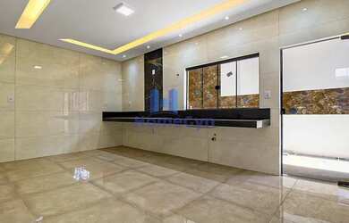 Imagem: A casa possui 3 Dormitórios, 2 Banheiros, 5 Vagas na garagem