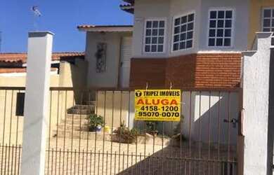 Imagem: A casa possui 2 Dormitórios, 1 Banheiro, 2 Vagas na garagem