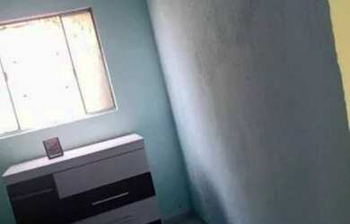 Imagem: A casa possui 3 Dormitórios, 1 Banheiro, 20m² de Área e