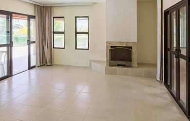 Imagem: A casa possui 3 Dormitórios, 5 Banheiros, 5 Vagas na garagem