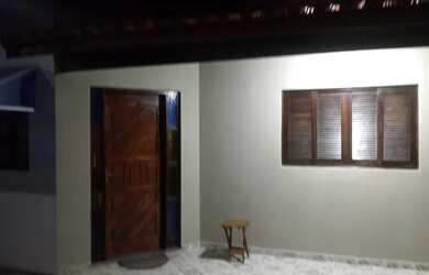 Imagem: A casa possui 2 Dormitórios, 3 Banheiros, 2 Vagas na garagem