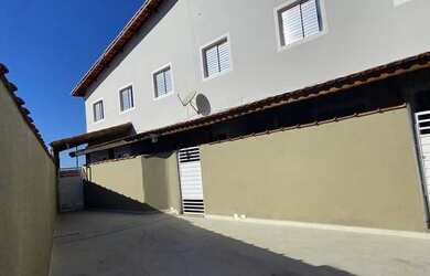 Imagem: A casa possui 2 Dormitórios, 2 Banheiros, 1 Vaga na garagem