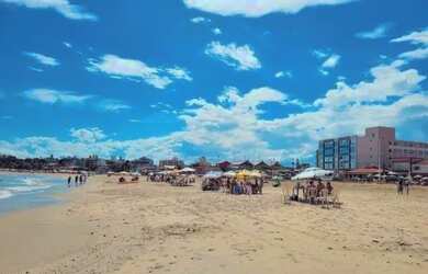 Imagem: A casa possui 4 Dormitórios, 2 Banheiros, 3 Vagas na garagem