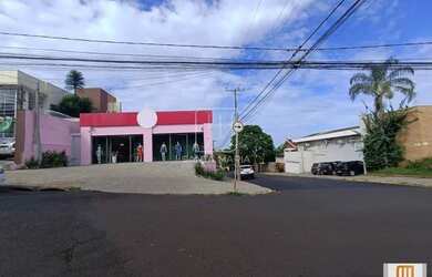 Imagem: O depósito possui 4 Vagas na garagem, 312m² de Área e está