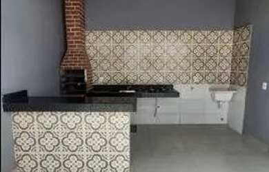 Imagem: A casa possui 3 Dormitórios, 2 Banheiros, 2 Vagas na garagem