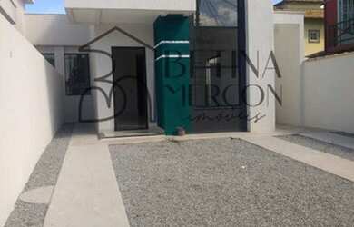 Imagem: A casa possui 3 Dormitórios, 2 Banheiros, 2 Vagas na garagem