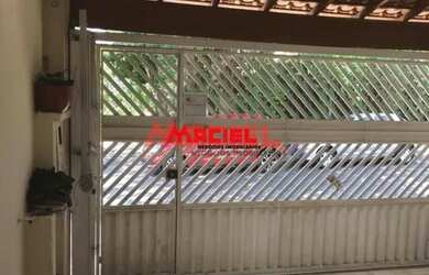 Imagem: A casa possui 2 Dormitórios, 1 Banheiro, 2 Vagas na garagem