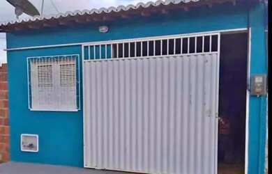 Imagem: A casa possui 2 Dormitórios, 1 Banheiro, 1 Vaga na garagem