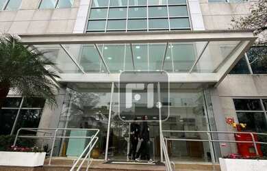 Imagem: O depósito possui 5 Vagas na garagem e 1138m² de Área e está