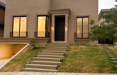 Imagem: A casa em condomínio possui 3 Dormitórios, 4 Banheiros, 2