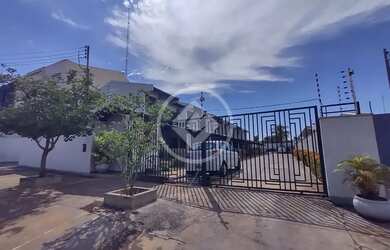 Imagem: A casa em condomínio possui 3 Dormitórios, 2 Banheiros e 157m²