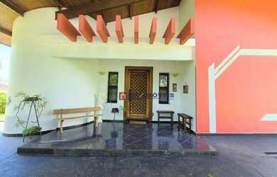 Imagem: A casa para alugar possui 4 Dormitórios, 4 Banheiros, 5 Vagas