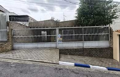 Imagem: A casa possui 3 Dormitórios, 3 Banheiros, 2 Vagas na garagem