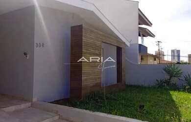 Imagem: A casa possui 3 Dormitórios, 2 Banheiros, 4 Vagas na garagem