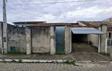 Imagem: A casa possui 2 Dormitórios, 2 Banheiros, 60m² de Área e