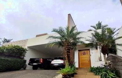 Imagem: A casa em condomínio possui 3 Dormitórios, 2 Banheiros, 4